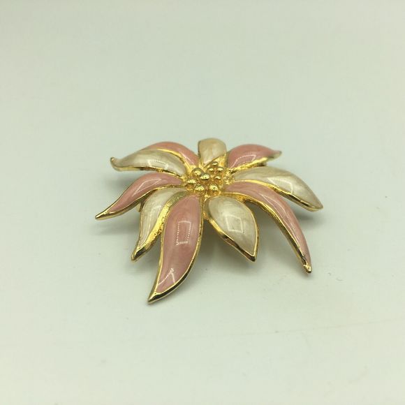 VINTAGE Pink Flower Brooch, Retro Metalwork & Enamel Poinsettia Floral Lapel Pin - Picture 3 of 9